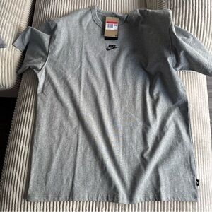 Nike Men's Heather Gray Short Sleeve Tee Size L loose fit